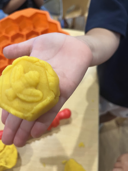 Science activity at Learning in Action — photo 05